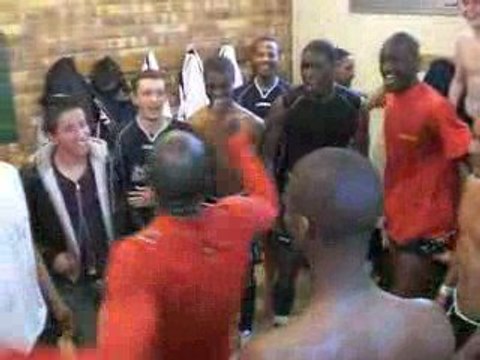 Evry-Blanc Mesnil Sport Football cris de guerre au vestiaire