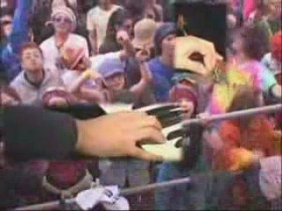 Infected Mushroom - Deeply Disturbed ( Live )