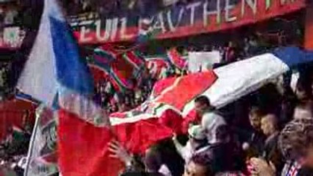 PSG - RENNES : FUMI 1 + TIFO PUISSANCE PARIS (G ROUGE) HQ