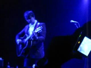 Entrée sur scène de Peter Doherty, 3 mai 2009