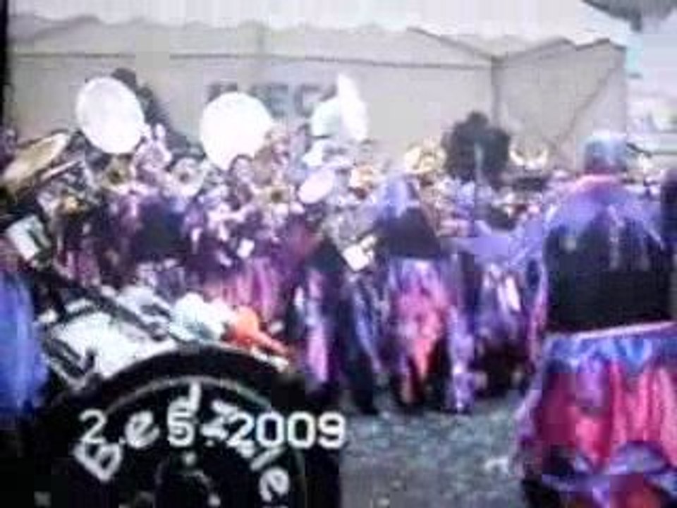 Les Bedzules qui jouent Mika au Carnaval de lausanne