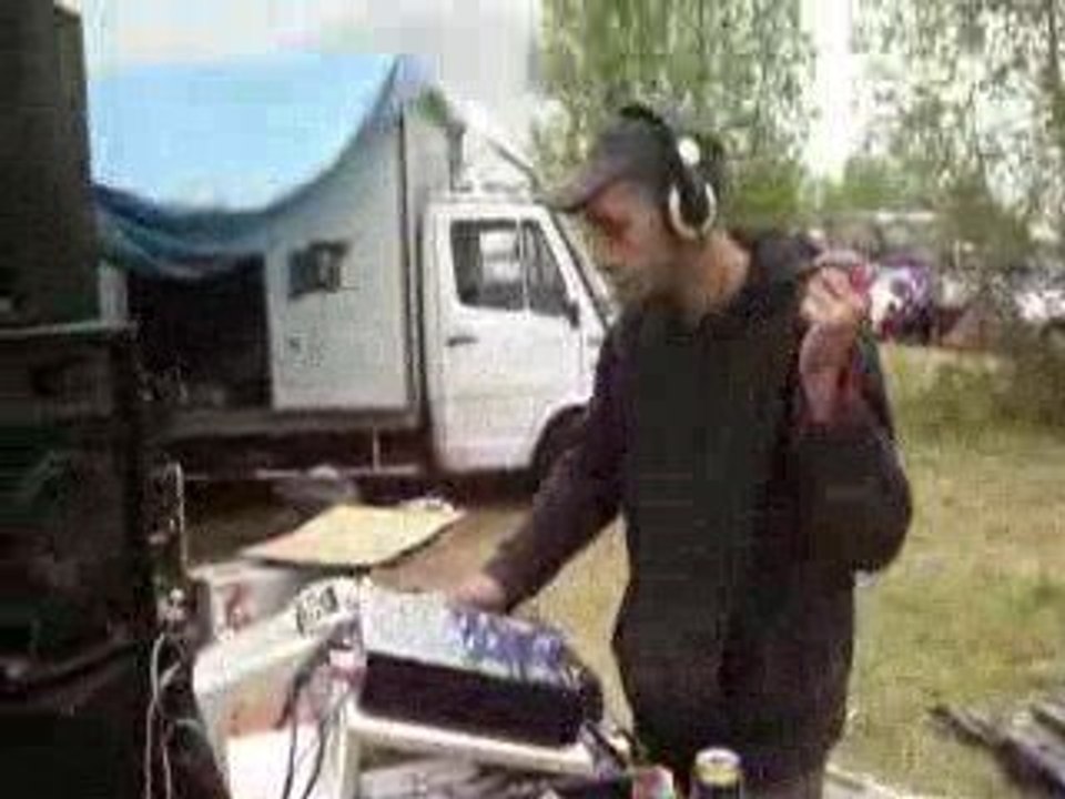 live teknival 2009  ( Bob l'eponge )