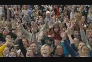 13500 personnes chantent hey jude à trafalgar square