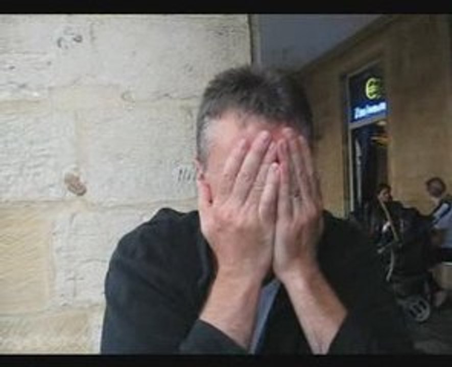 Francis rougit si bien