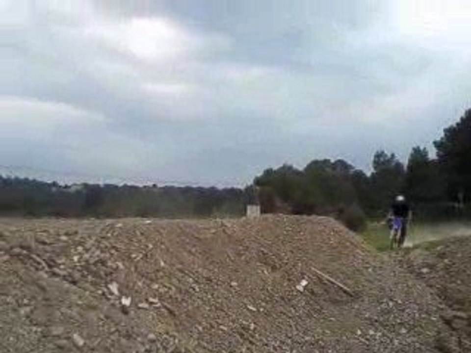 Saut YZ 125 motocross chute