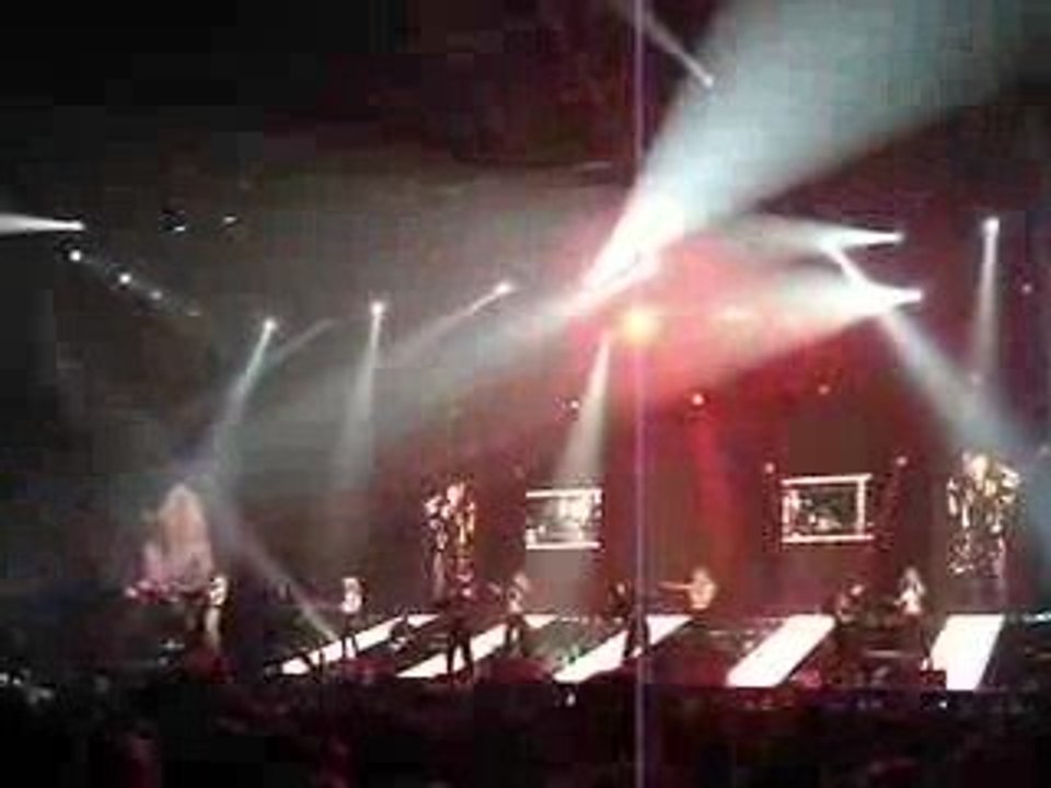 Girls Aloud - Womanizer (live in Belfast)