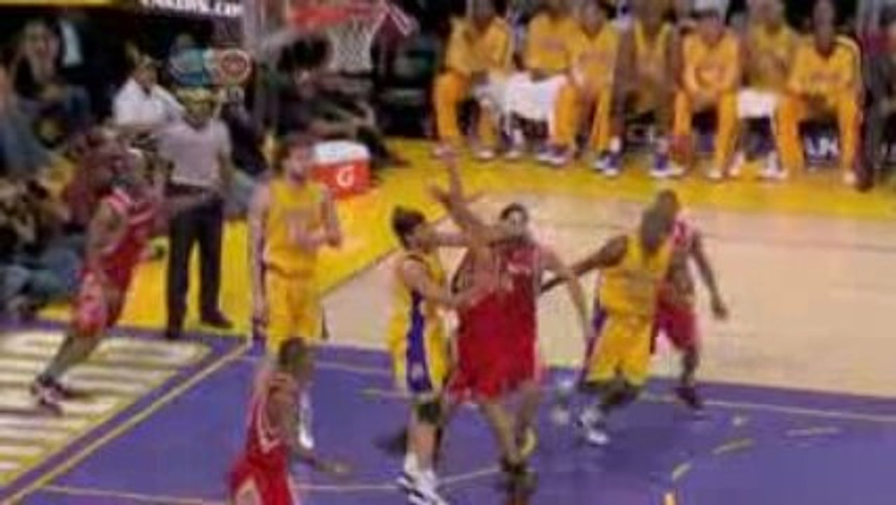 NBA Shane Battier takes an elbow to the face from Sasha Vuja
