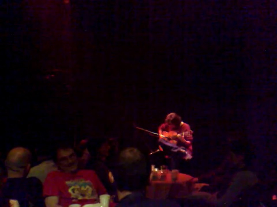 jeune guitariste la relache de l'atelier ideal