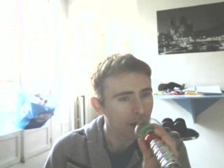 Wiwi égratigne "Reste avec moi"