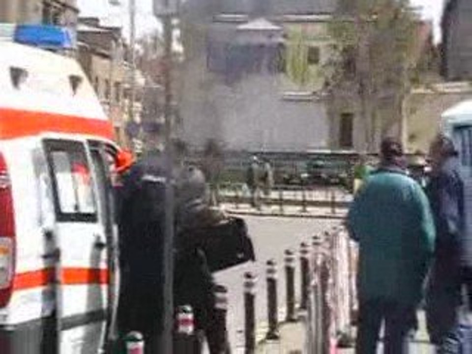 Revolutionari in Protest,01
