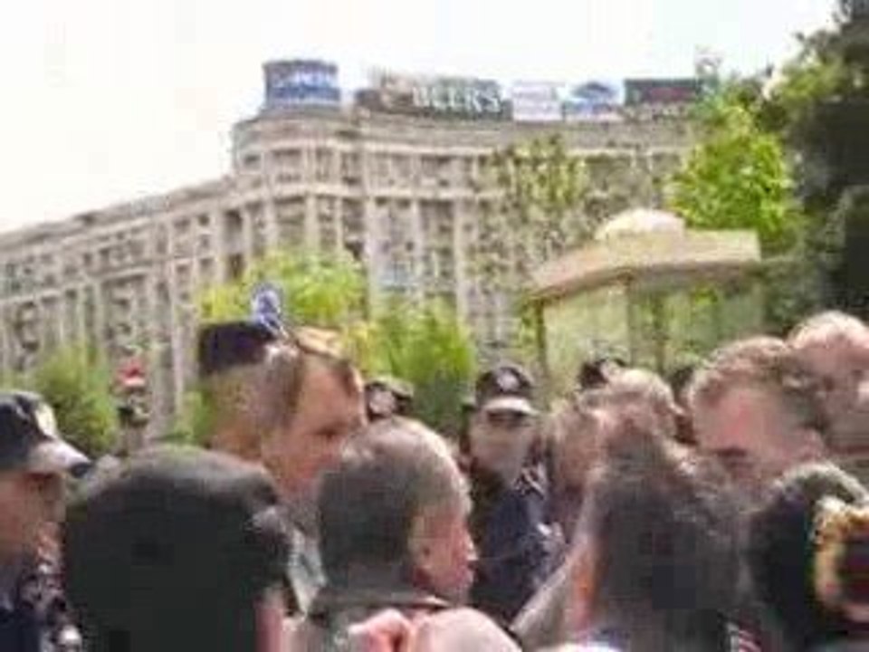 Revolutionari in Protest,11