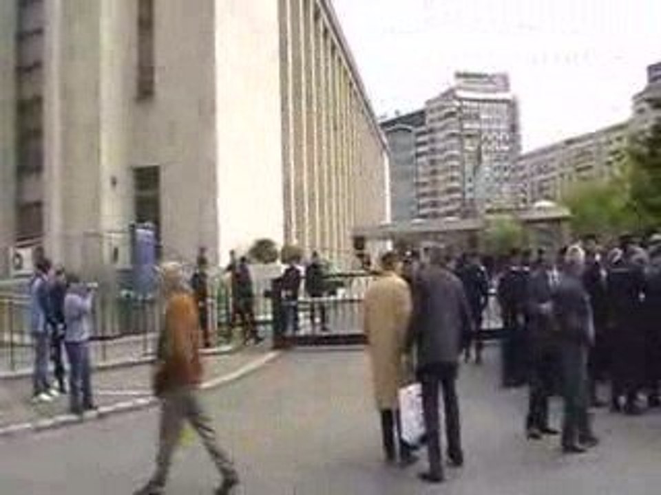Revolutionari in Protest,13