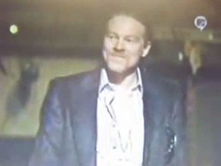 Axl, mtv ödül töreninde Killers'ı anons ediyor