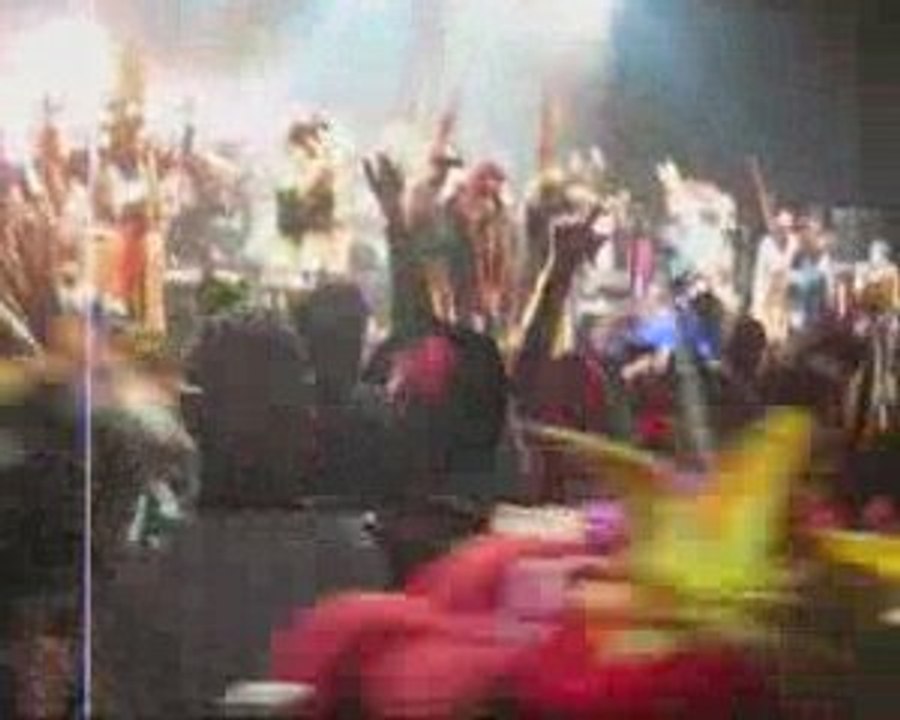 Mets les Prout ou j'tue le chien en farandole à l'Olympia