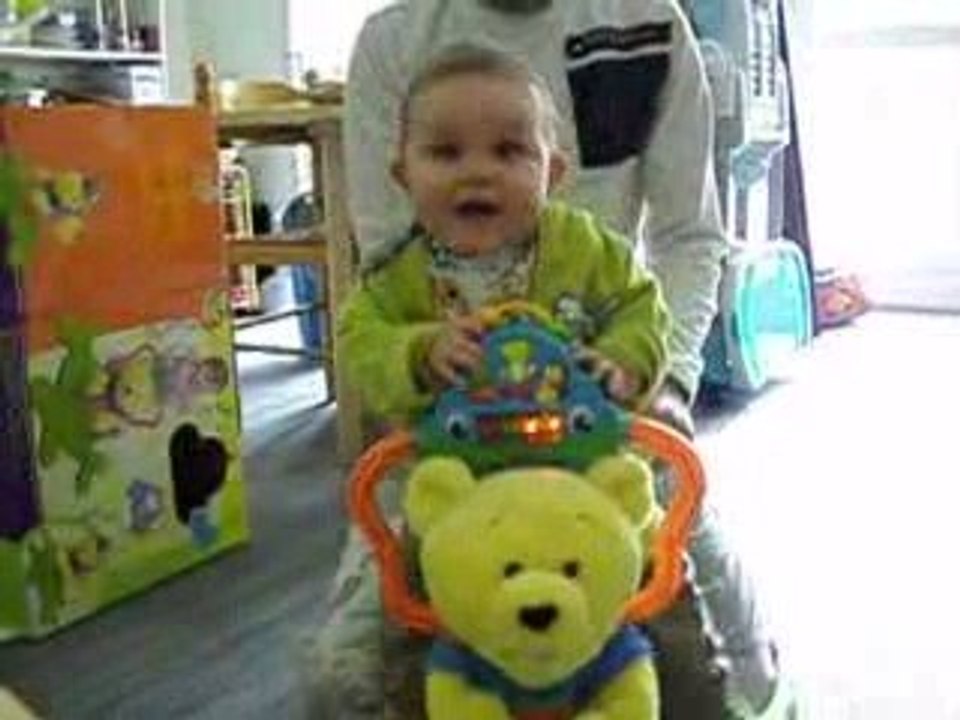 Wiwi découvre son ours rodéo tourni rebond