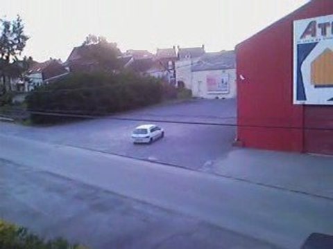 Quand on s'ennuie... (loulou qui conduit, et lardon co-pil)