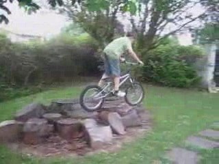 20090521 Pierre fait du trial