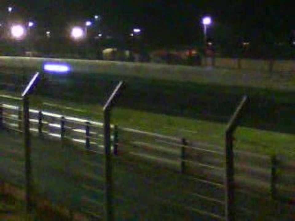 Petite video de nuit au 24 heures,lol,sous la flotte ...