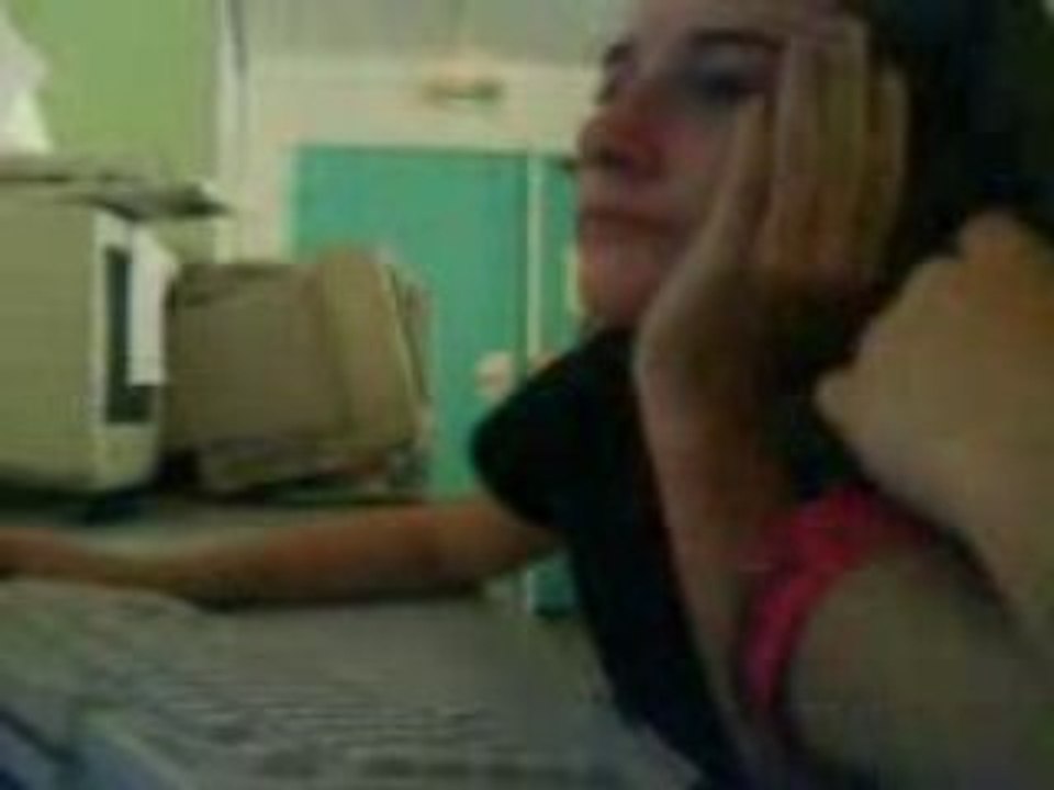 Audreey entrain de déconner avec Nous quand Laa prof captee