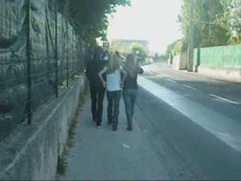 Montaage : sur la routee Pour le théatree