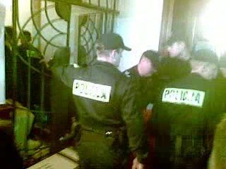 Poznań: Policja usuwa związkowców z biura PO (2)