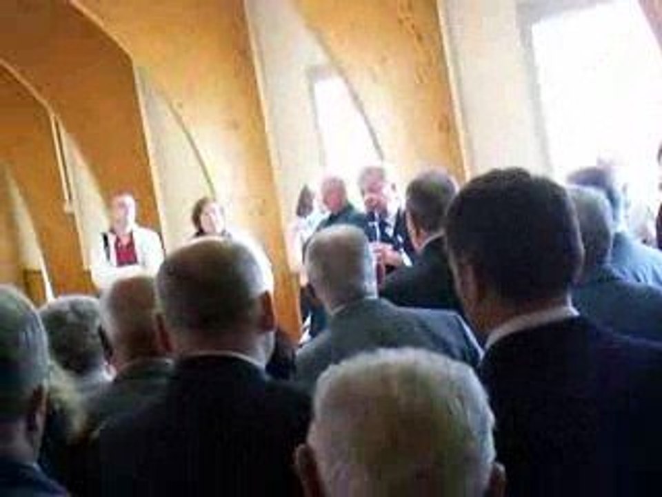 Discours du maire de St Pierre du Mont pour le 8 mai 2009