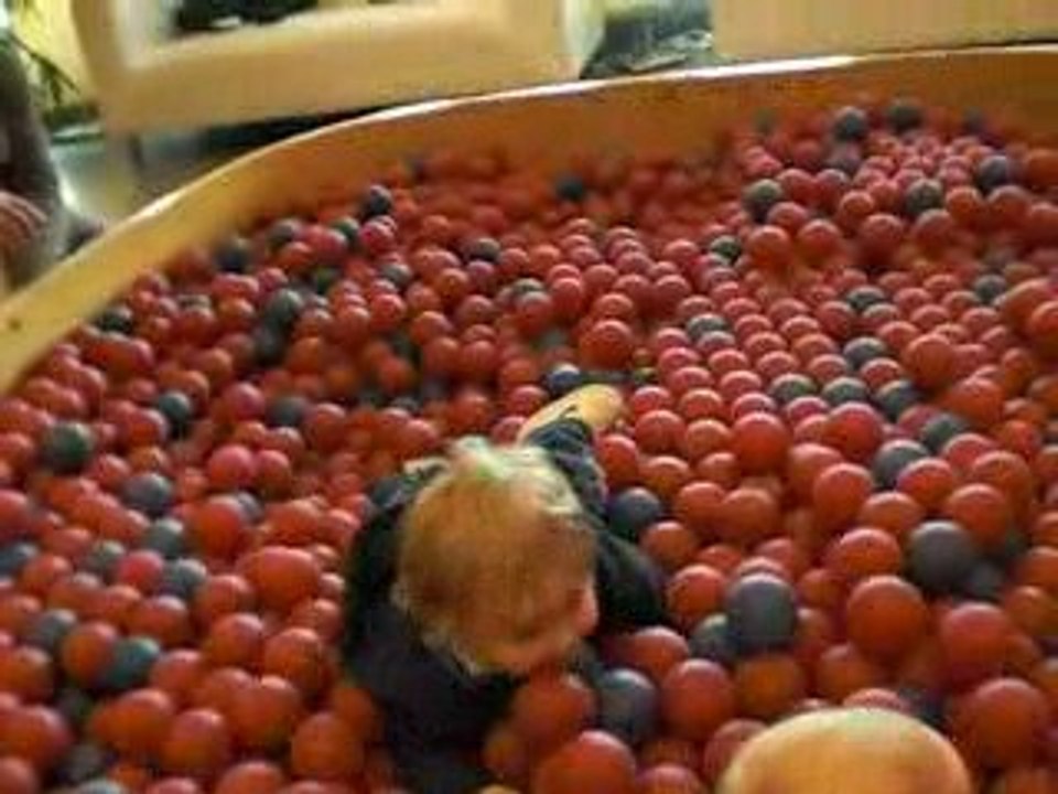 Bällebad IKEA 08.05. Teil3