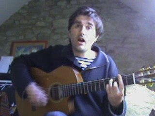 Quand elle caresse le chat