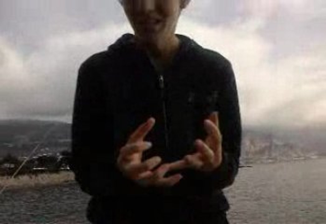 Hugo qui pete les plomb a la peche sur le son de mein teil