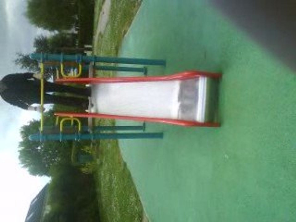 moi fesant la folle sur le toboggan