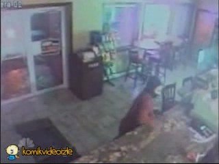 Aptal Hırsız kapıyı şaşırır