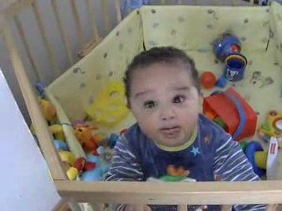 Je tiens debout avec appui...