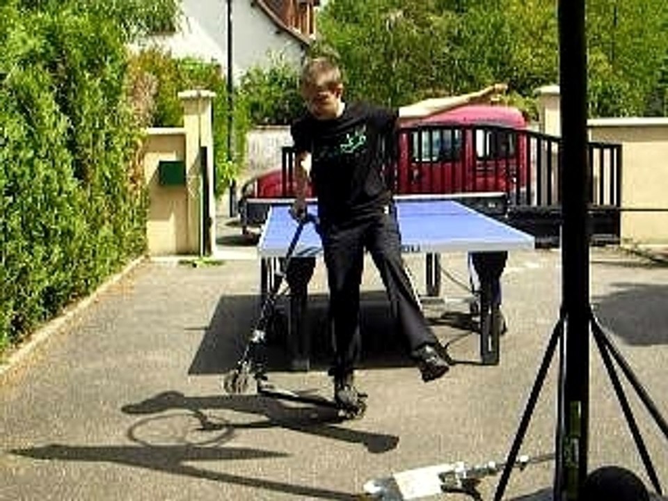 Saut sur 1 roue / trotinette