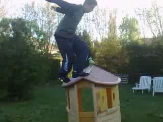 Salto samy coup de pied a la lune