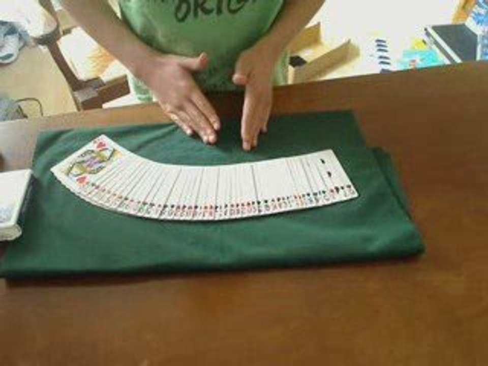 [Magie] Le Jeu Qui Se Mélange Tout Seul - Joan Fruks