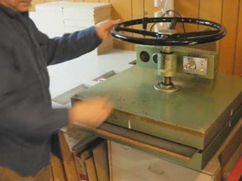 Démonstration laminage de style plaque murale sur bois MDF