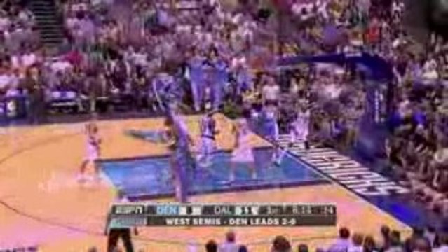 NBA Dahntay Jones throws down a slam right in Erick Dampier'