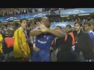 Drogba aime les kinder bueno