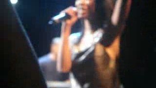 BRANDY - RIGHT HERE (DEPARTED) - Live Bataclan Paris (5/09)