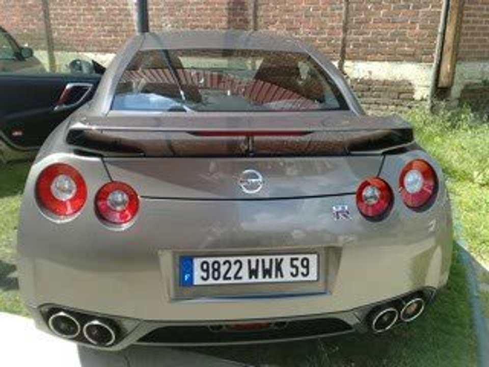 NISSAN GTR