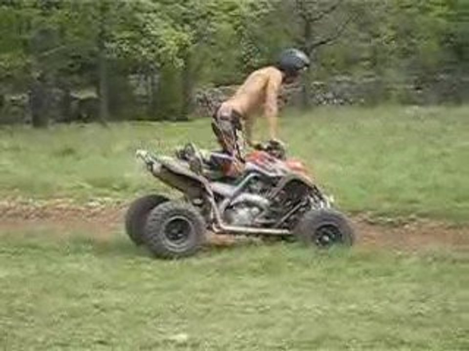 Toto Caso Romano leve genou