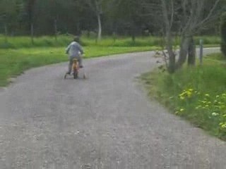 Florian fait de mieux en mieux du vélo