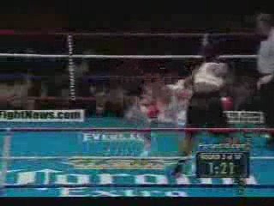 LAILA ALI VS CRHISTY MARTIN