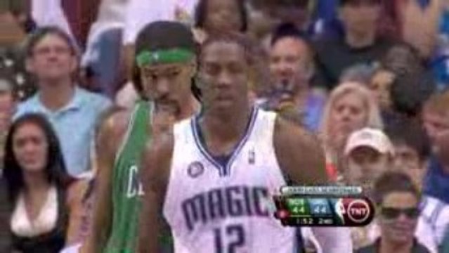 J.J. Redick throws a wonderful pass to Dwight Howard during