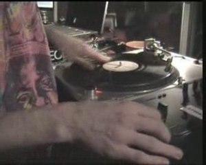 DJ FLY (CHAMPION DU MONDE DMC) en FREESTYLE