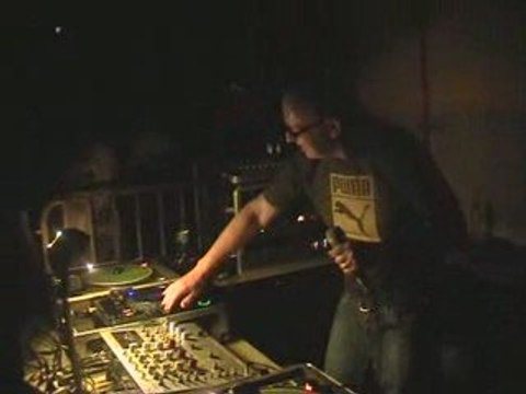 David Rodigan Brignais ( France) 7th May 2009 Video by Jul and lucos