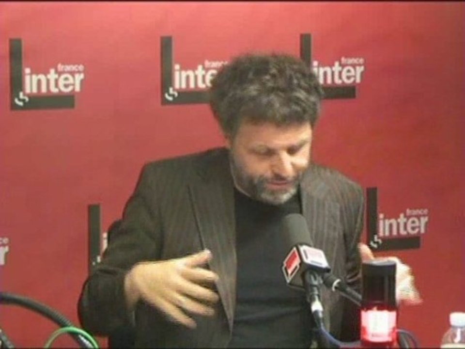 La connasse en pantacourts qui fait des tartes