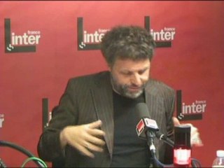 La connasse en pantacourts qui fait des tartes