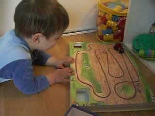 Tom et le tracteur rouge 240409