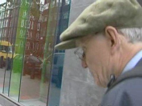 MPs expenses: Douglas Hogg denies claiming for cleaning moat